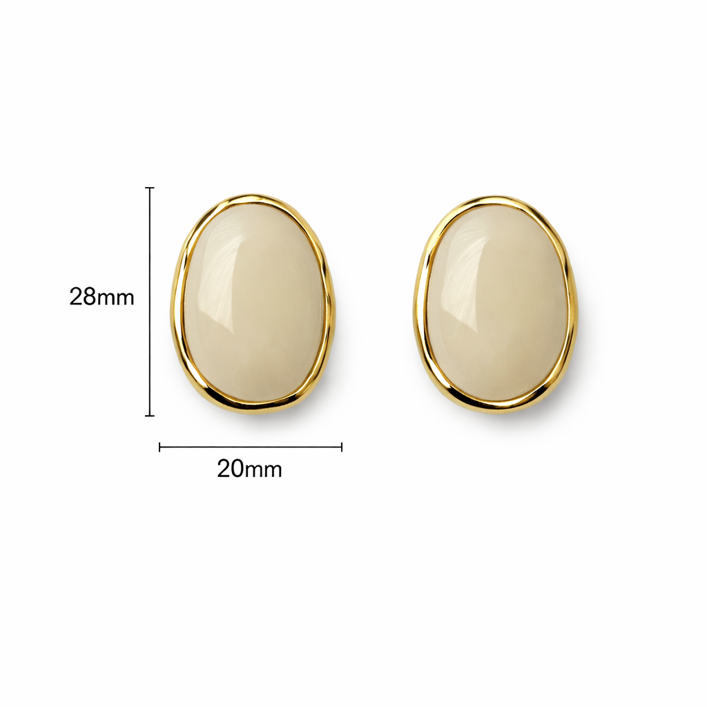 Goldene Ohrstecker mit cremefarbener Emaille im ovalen Design, Größe 28 mm Höhe und 20 mm Breite, Modeschmuck aus nickelfreier Legierung